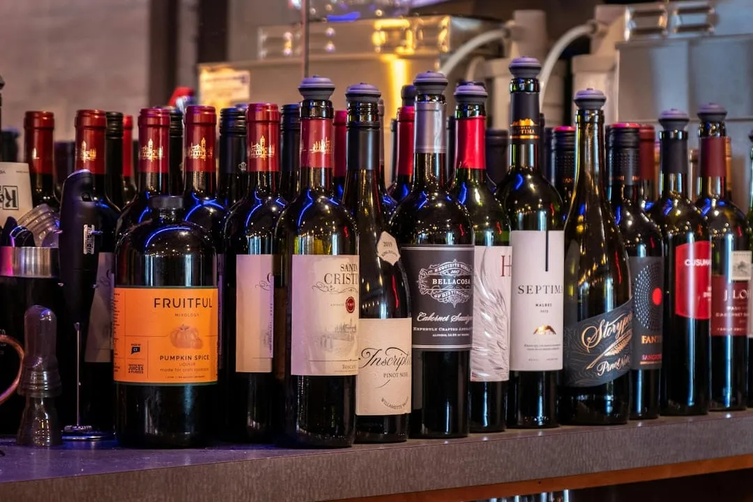 Servicio de vino por copa en un restaurante